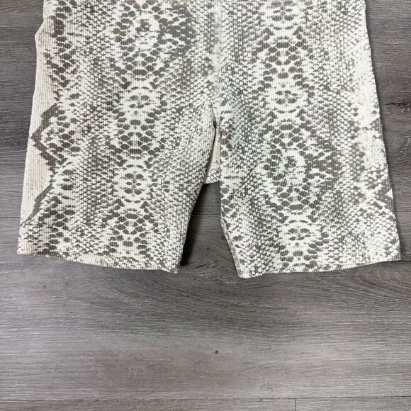 NWT Beach Riot Pink Animal Print Biker Shorts XS Size Active New - Picture 3 of 10